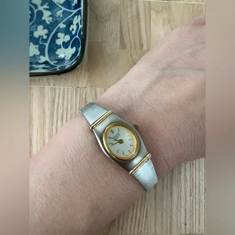 Vintage Bulova ladies silver tone classic watch NEW BATTERY